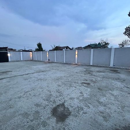 Fair Mount, Airport Road, Humhama Srinagar Hotel Luaran gambar